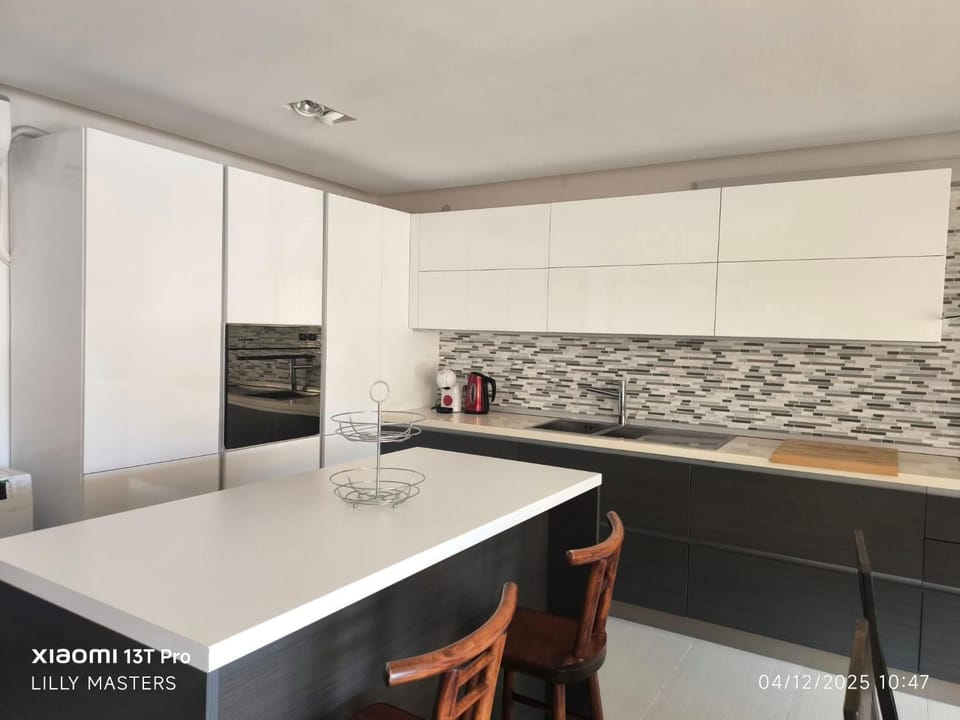 Kitchen or kitchenette, Dining area, oven, pet friendly, stove