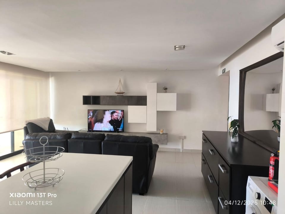 Communal lounge/ TV room, TV and multimedia, Kitchen or kitchenette, Living room, Seating area, Dining area, Evening entertainment, minibar, oven, pet friendly, stove