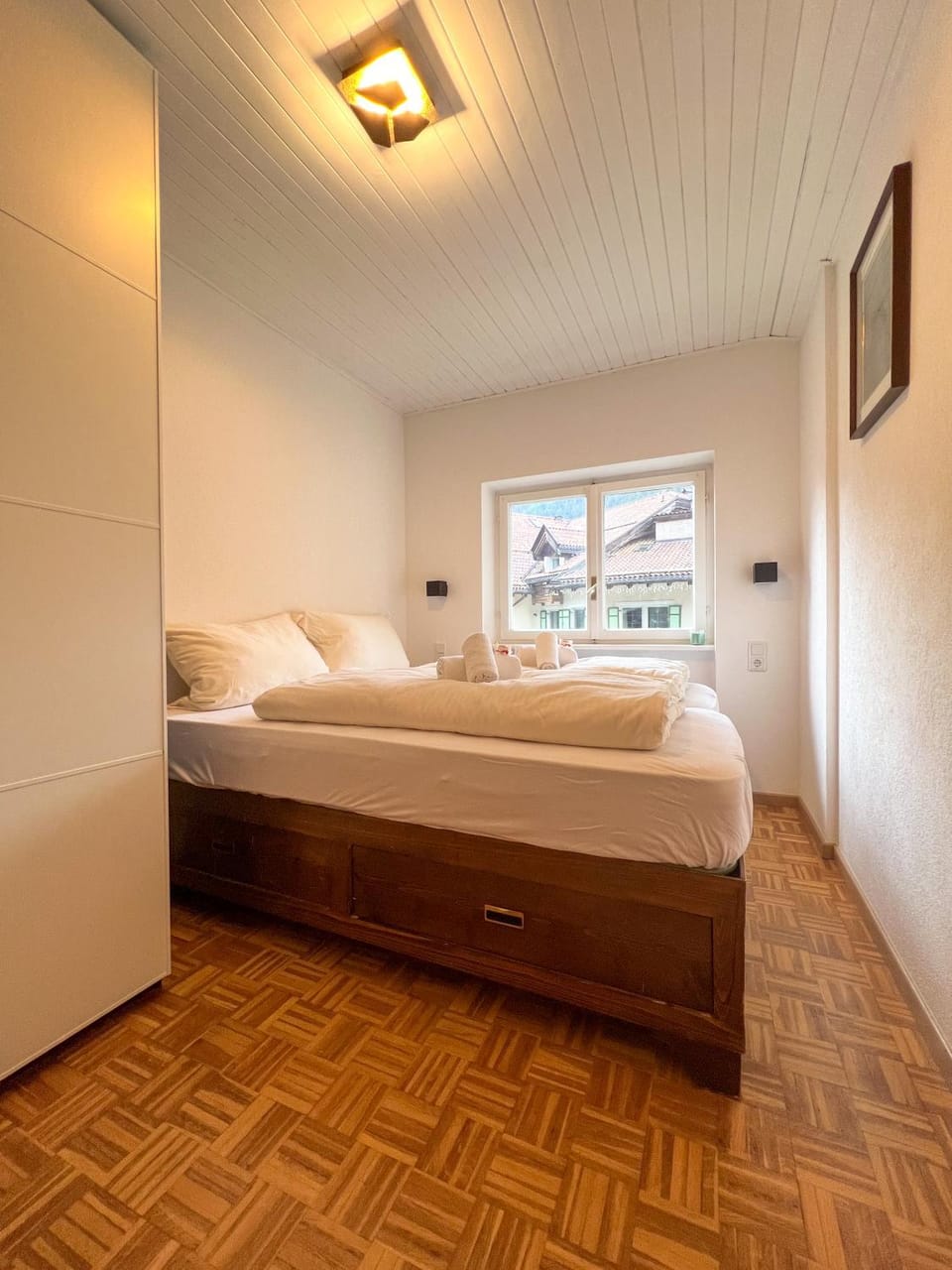 Bed, Photo of the whole room, Bedroom