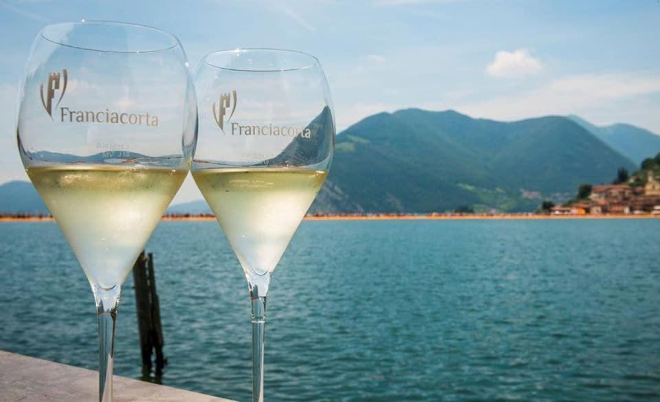 Natural landscape, Food and drinks, Lake view, Mountain view, River view, Sea view, Alcoholic drinks
