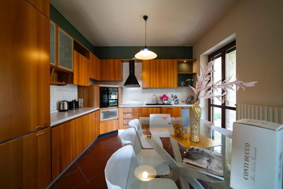 Coffee/tea facilities, Kitchen or kitchenette, Living room, Seating area, Dining area, dishwasher, minibar, oven, pet friendly, stove, toaster