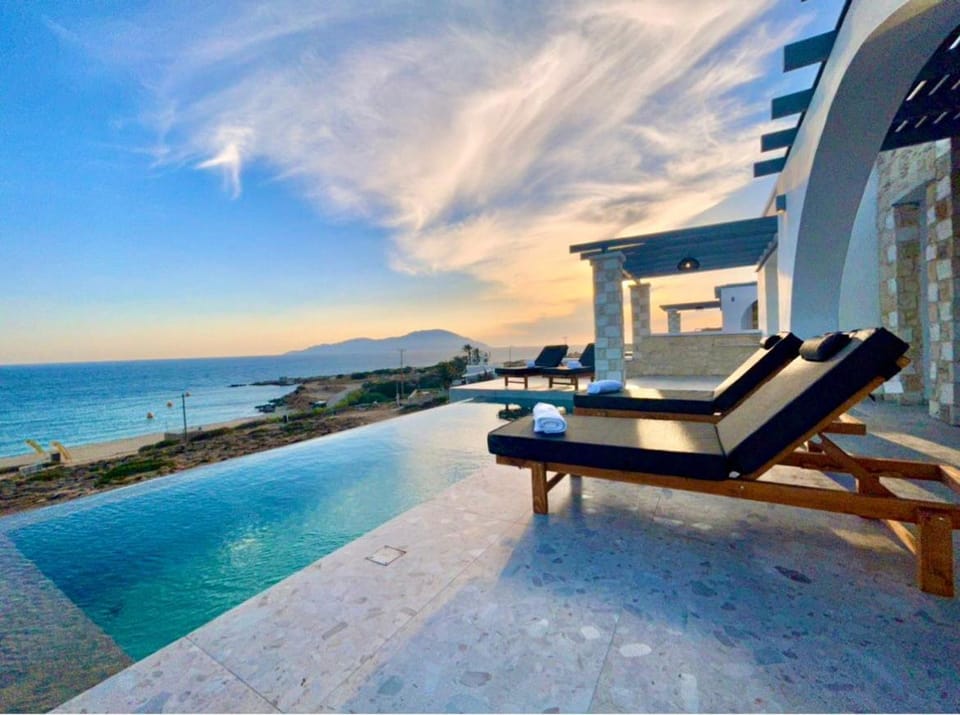 Balcony/Terrace, Landmark view, Pool view, Sea view, Swimming pool, Quiet street view