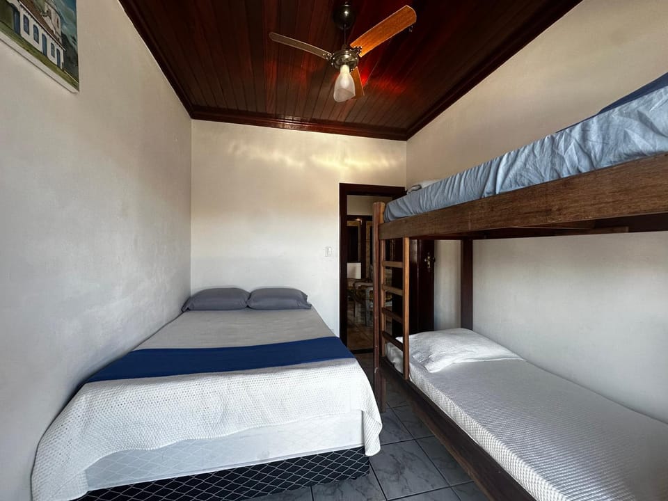 Bedroom, bunk bed
