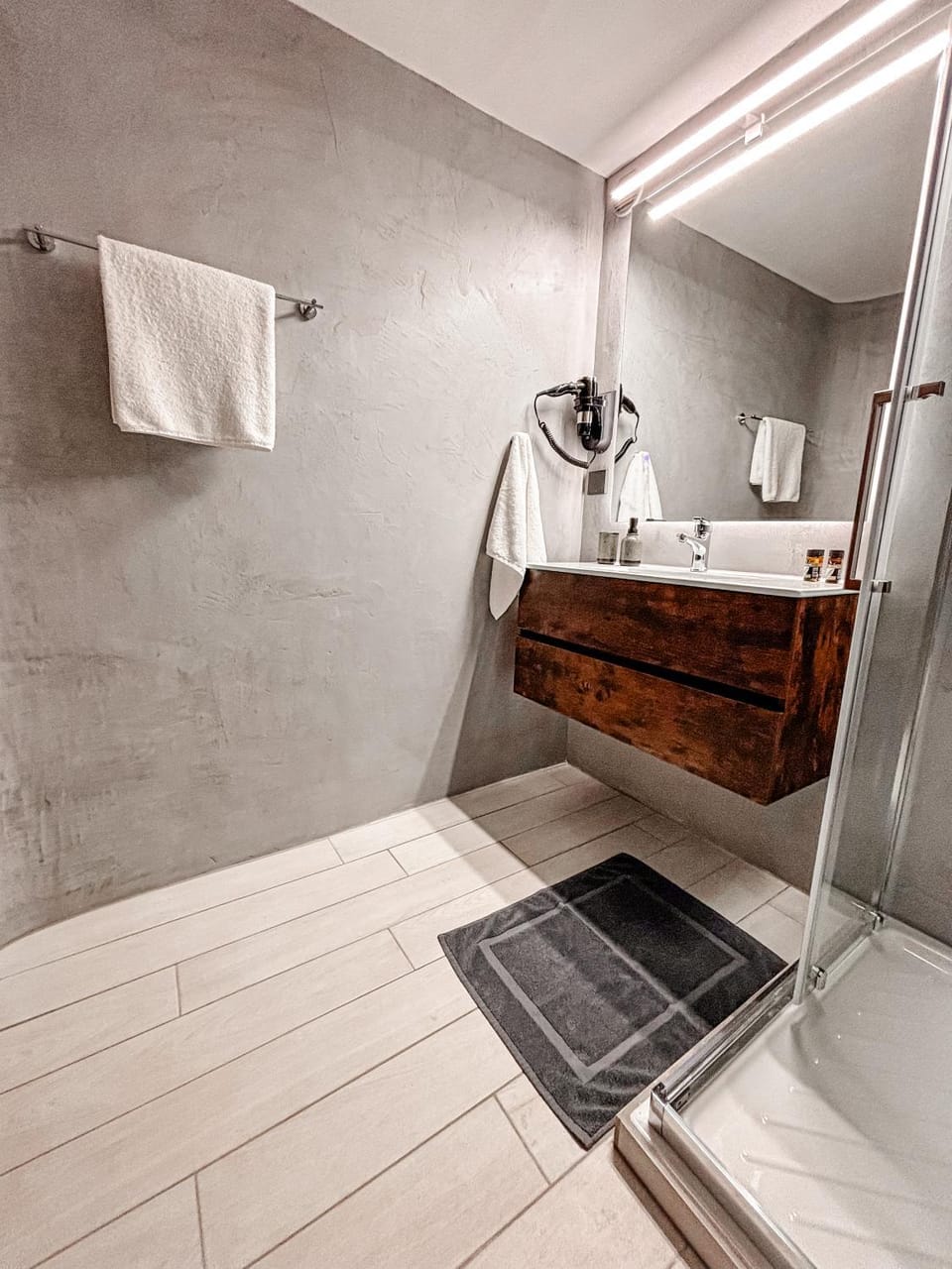 Shower, Bathroom, towels
