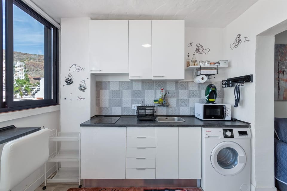 Kitchen or kitchenette, Living room