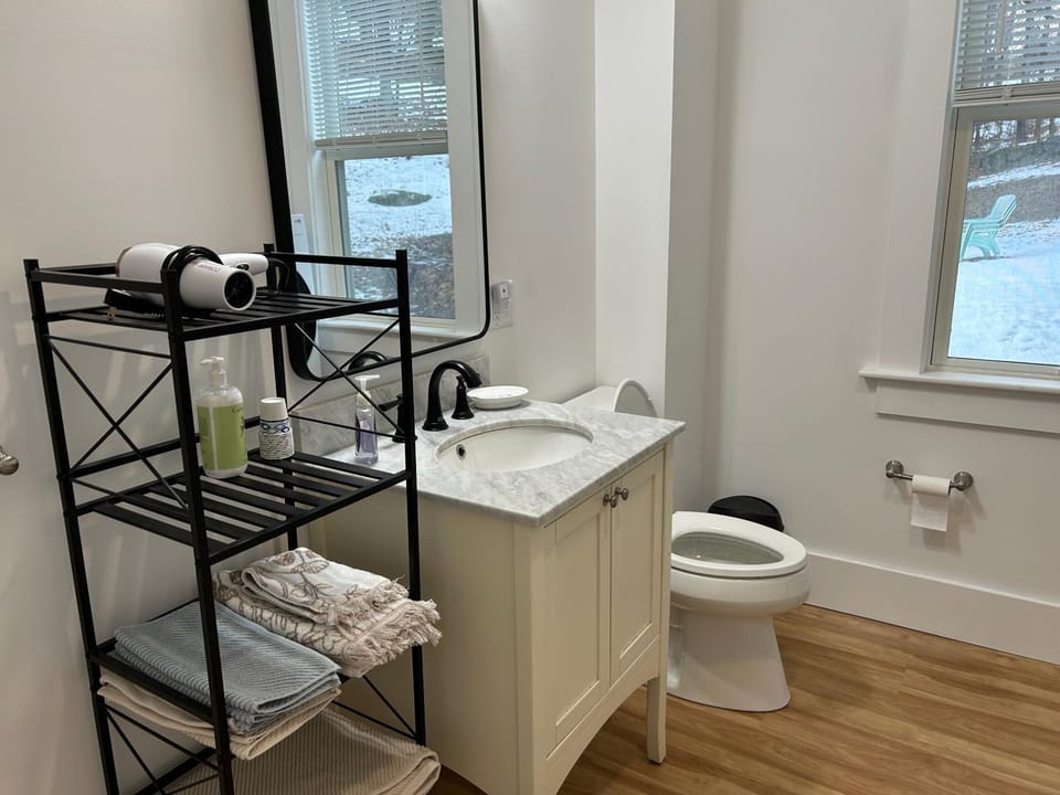 Toilet, Bathroom, towels