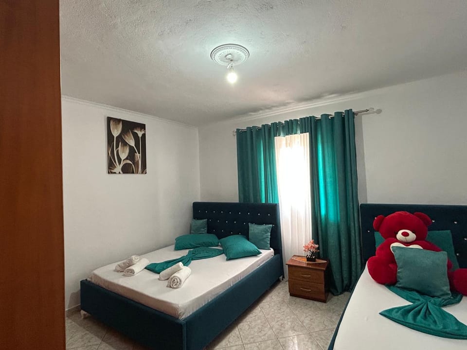 Bed, Living room, Photo of the whole room, Seating area, Bedroom, towels
