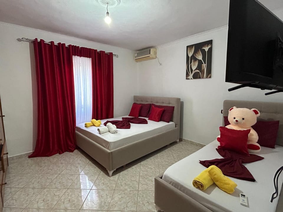 Bed, TV and multimedia, Photo of the whole room, Evening entertainment, Bedroom, air conditioner