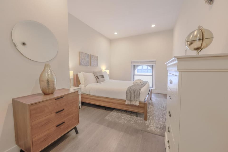 Luxury at 2br 2ba 200mbps Internet Apartment in South Boston