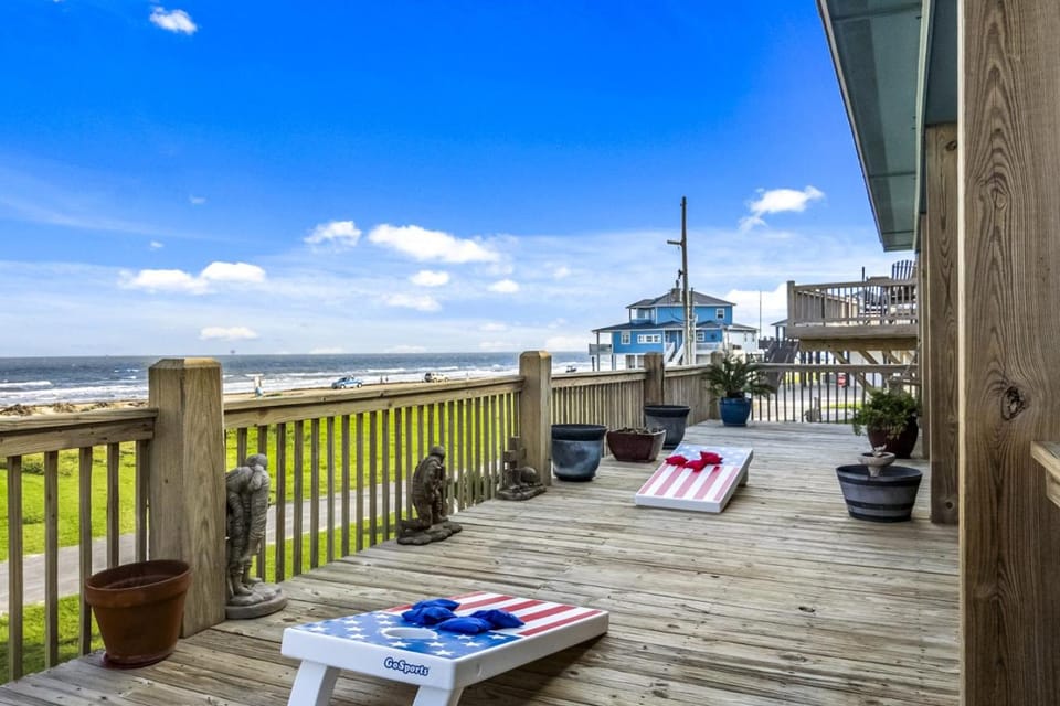 Ocean View Elevator PetFriendly Games Beach Access House in Bolivar Peninsula