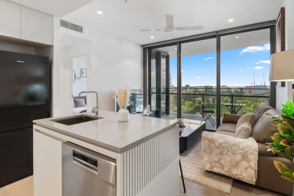 Central Brisbane Gem Walk to River Attractions Apartment in Brisbane City