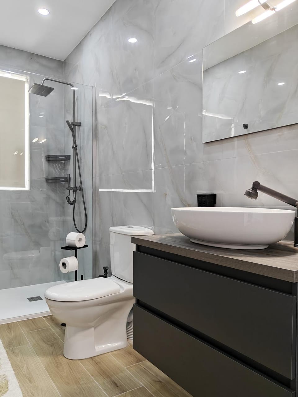Shower, Toilet, Bathroom, towels