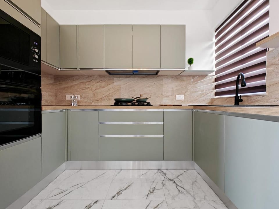 Kitchen or kitchenette, microwave, oven, stove