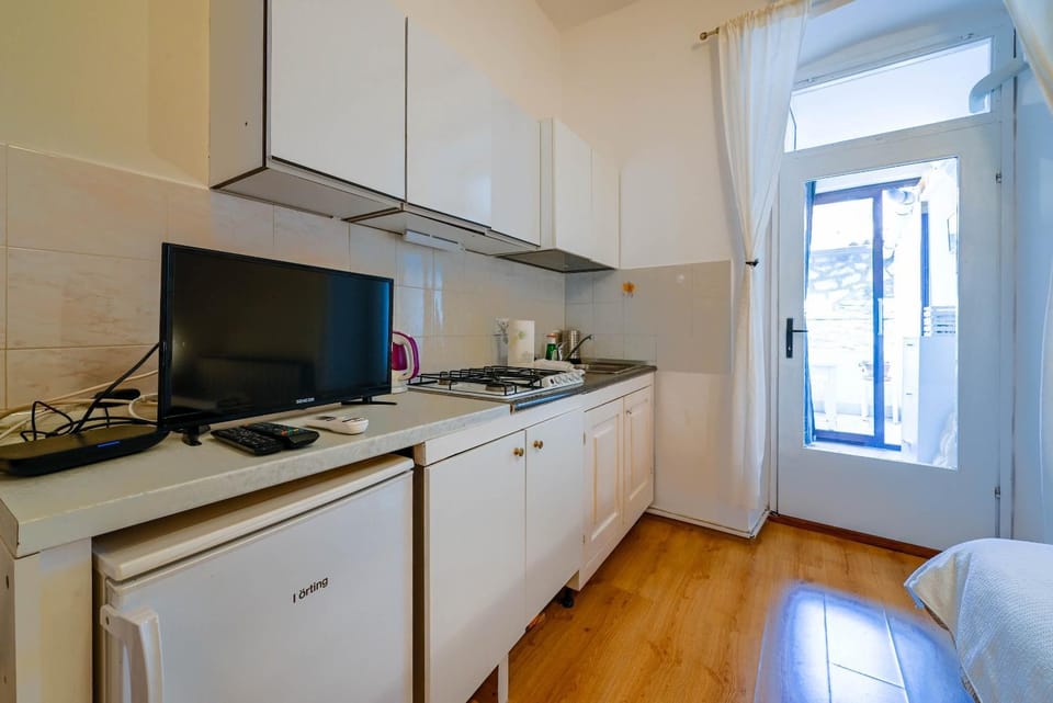 TV and multimedia, Kitchen or kitchenette
