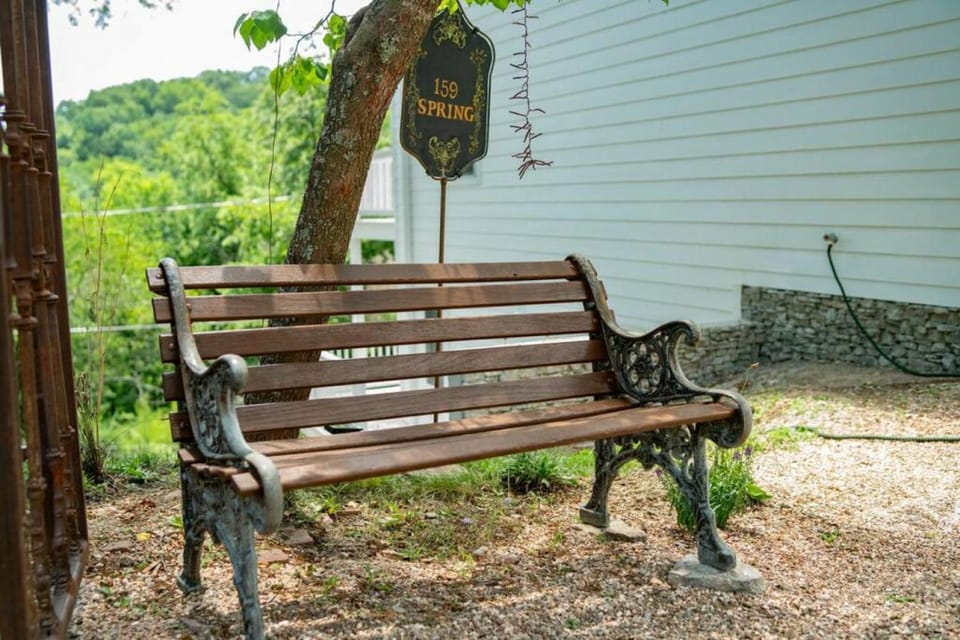 Spring Wish Upon a Star Apartment in Eureka Springs