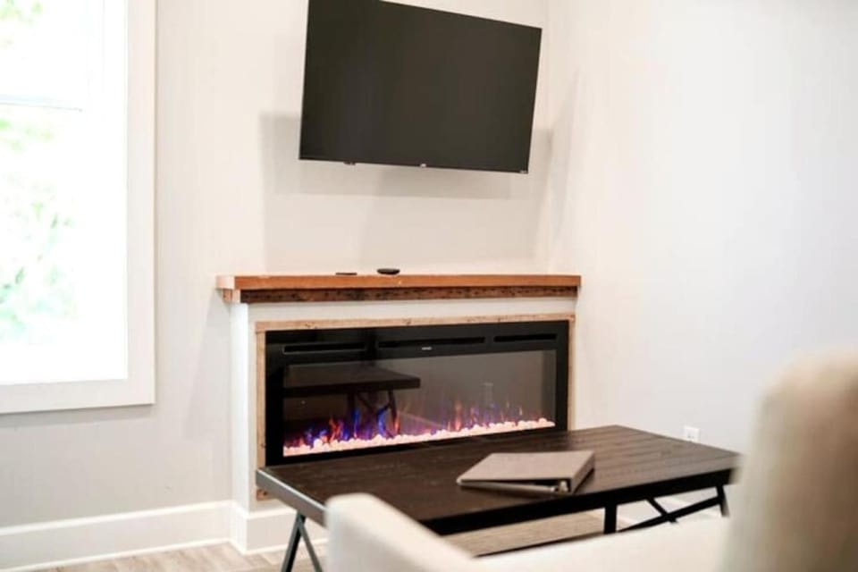 151 Spring Downtown Eureka Springs Suite B House in Eureka Springs