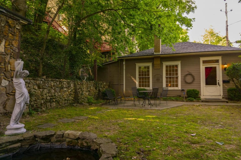 66 Center - Carriage House Villa in Eureka Springs