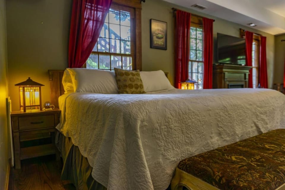 66 Center - Carriage House Villa in Eureka Springs