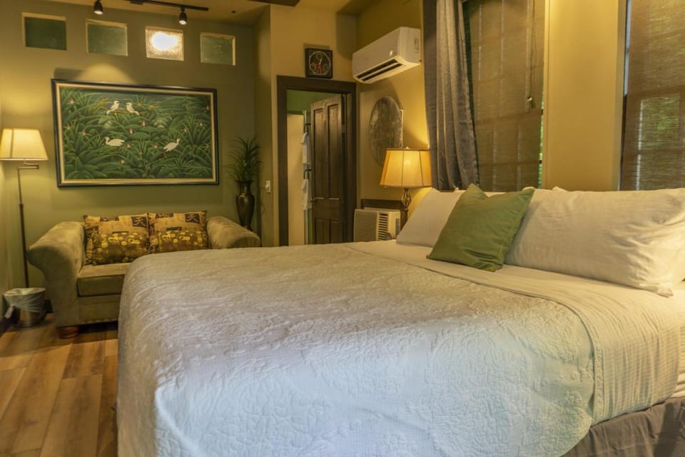 66 Center - Studio House in Eureka Springs