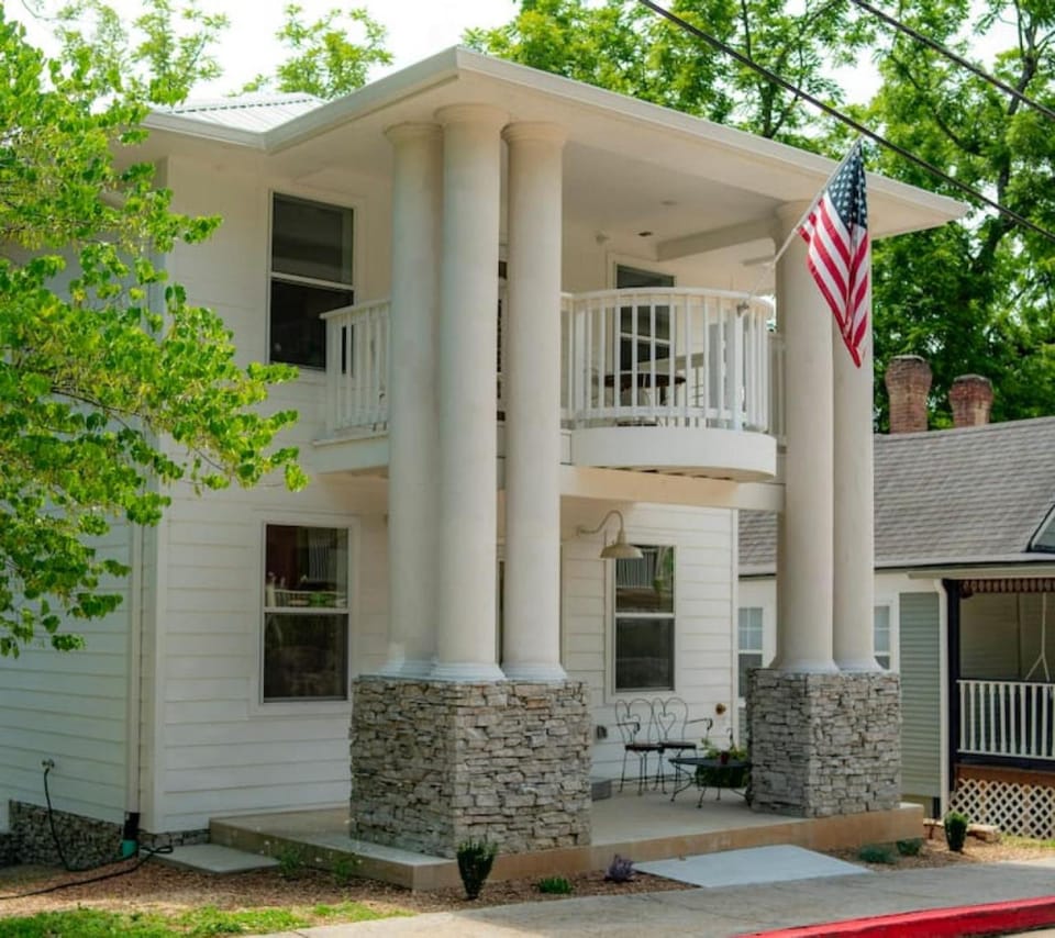 -NEW- Spring Wish - Historical Loop Home- House in Eureka Springs