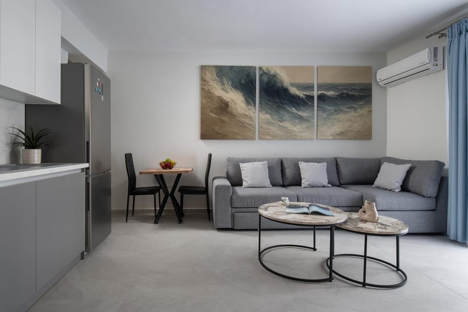 Living room, Seating area, Dining area, air conditioner