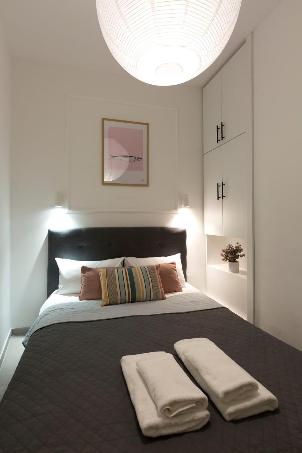 Bed, Bedroom, towels