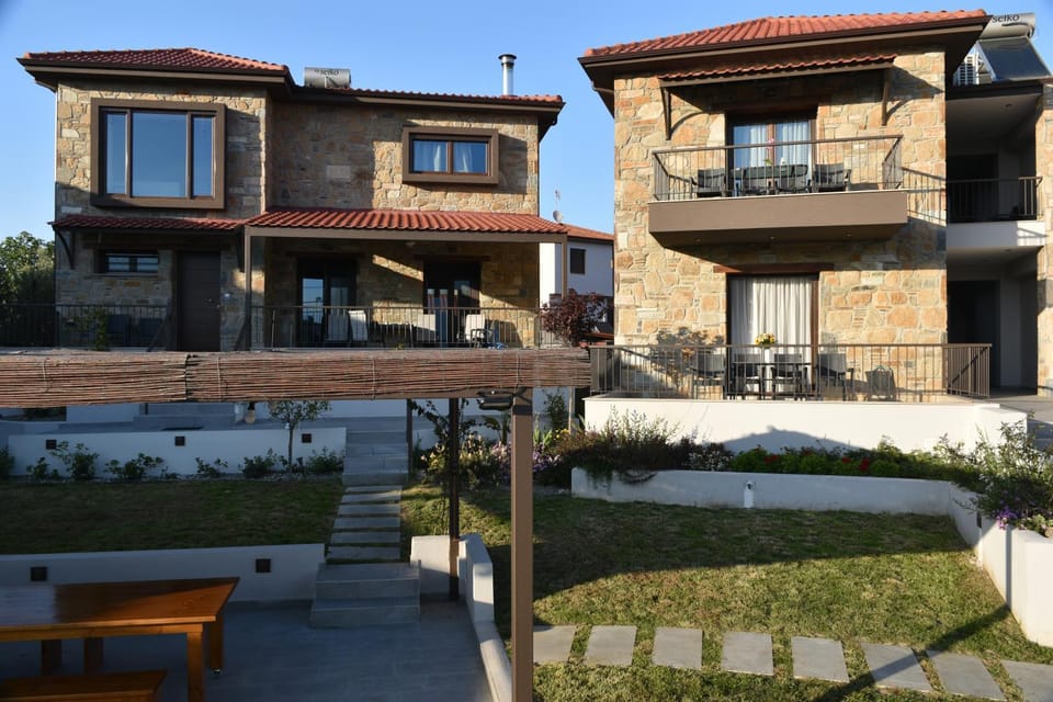 Property building, Day, Garden, View (from property/room), Balcony/Terrace, Garden view