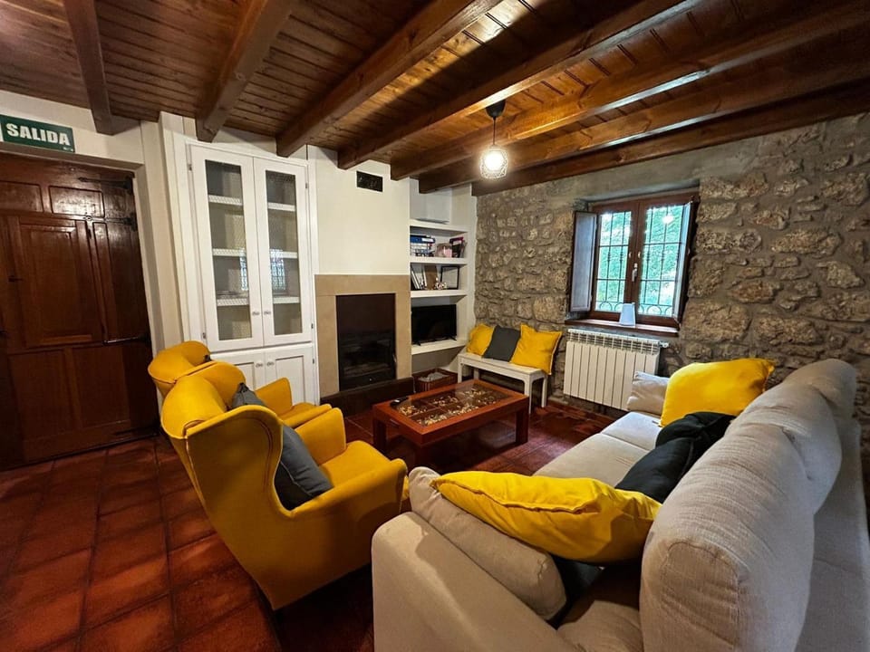 "Casa Bardales" House in Cantabria