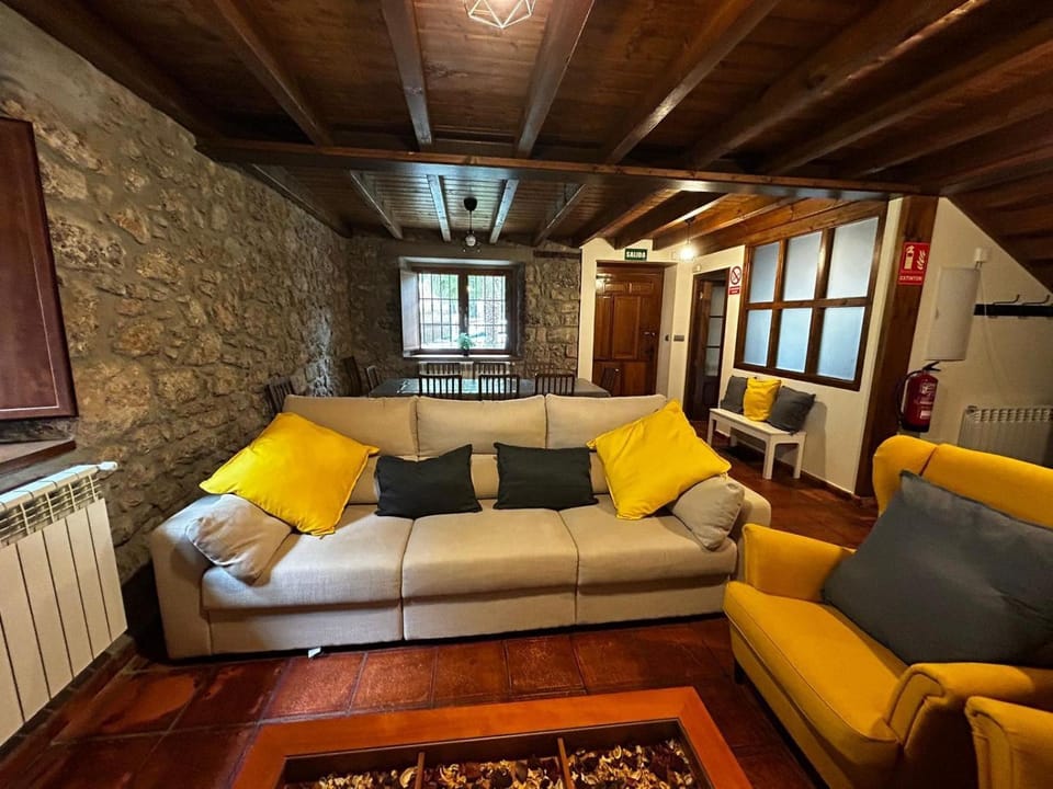 "Casa Bardales" House in Cantabria