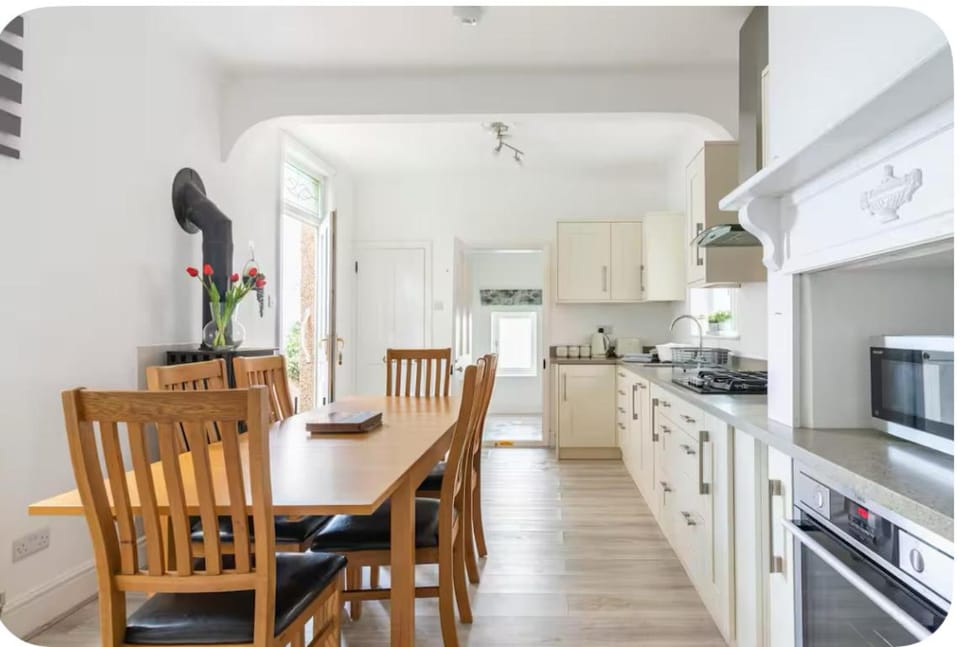 Spectacular sea view, walk to beach, pubs & cafes House in North Norfolk District