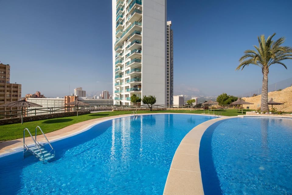 Property building, City view, Swimming pool, sunbed