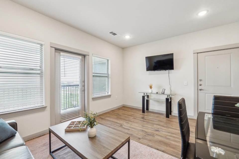 Chisholm Trace 1234 I Spacious 1 Bed 1 Bath Apartment in Cleburne