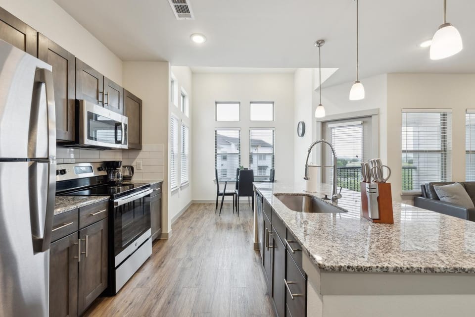 Chisholm Trace 531 I Comfy 2 Bed 2 Bath Apartment in Cleburne