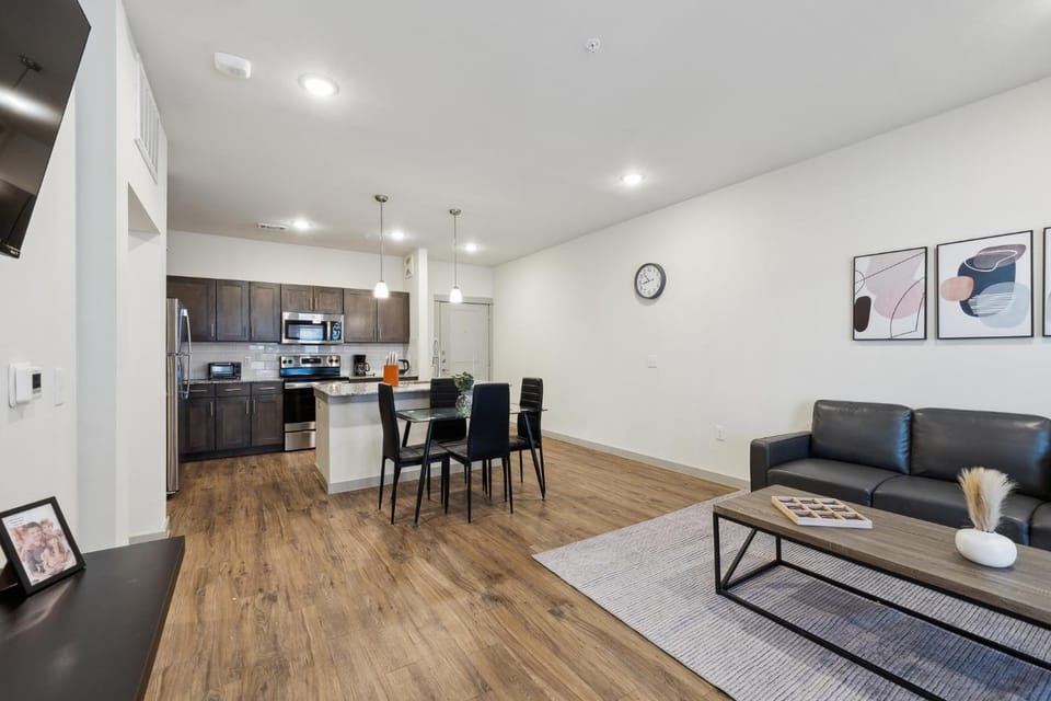 Chisholm Trace 422 I Comfy 2 bed 2 Bath Apartment in Cleburne