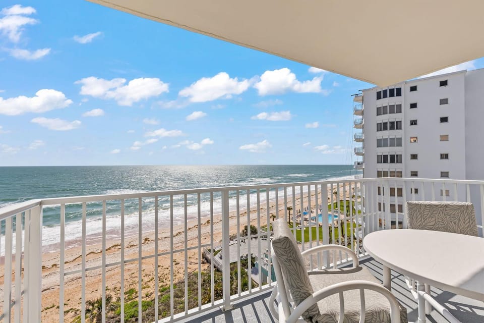 Property building, Patio, Day, Natural landscape, View (from property/room), Balcony/Terrace, Beach, Sea view, sunbed