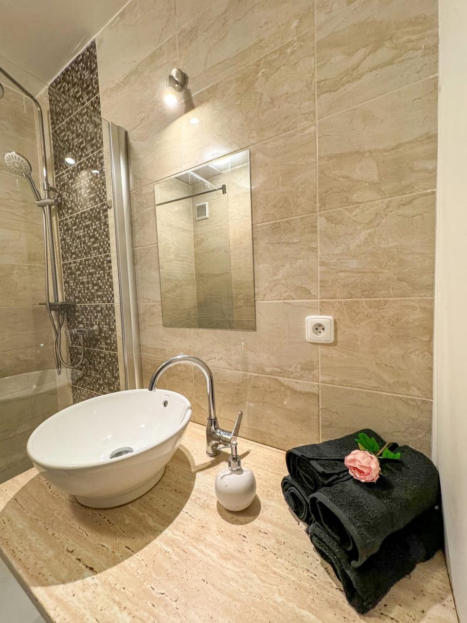 Sunny Flat with Terrace & Park View Near City Centre Apartment in Prague