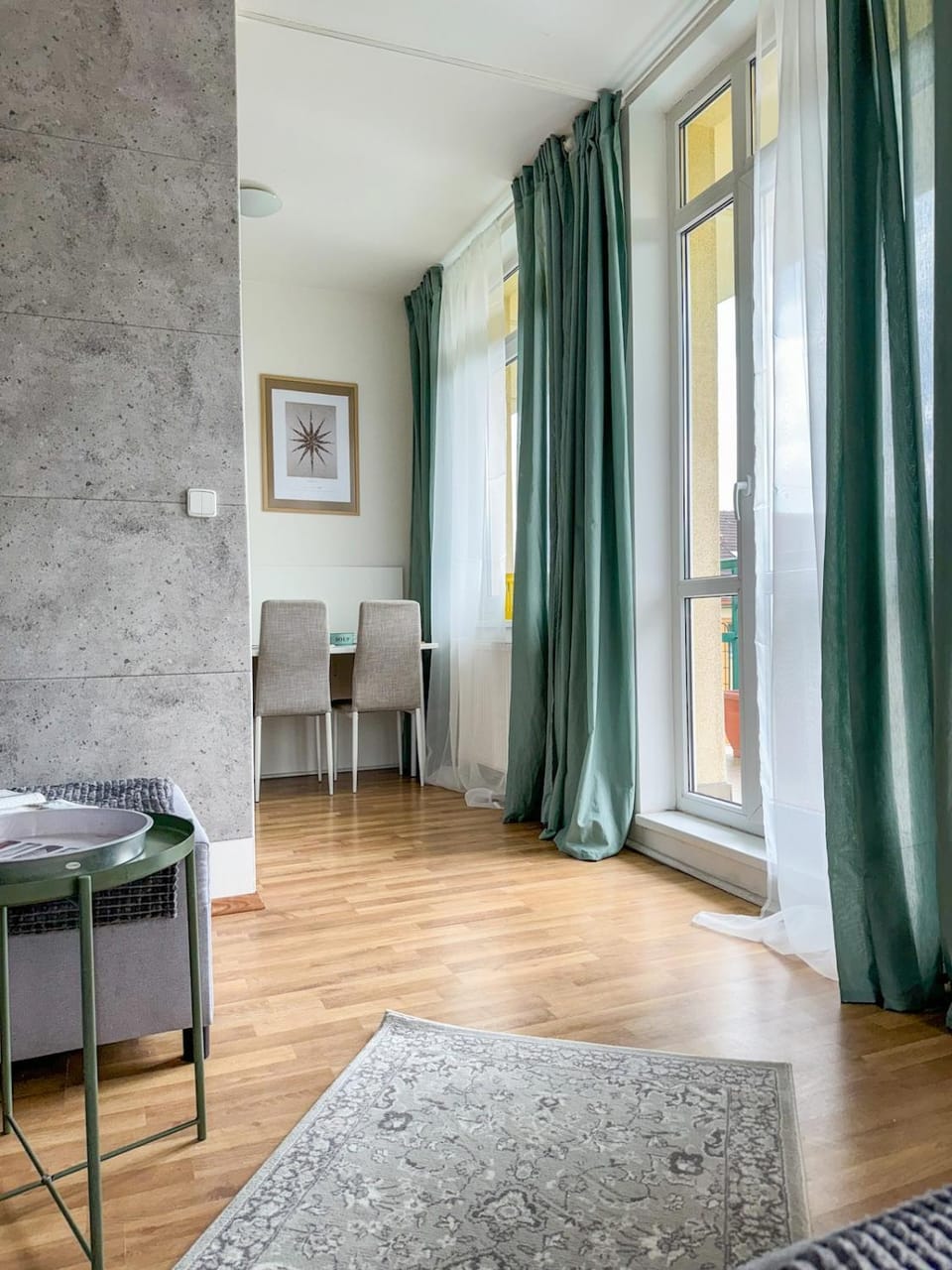 Sunny Flat with Terrace & Park View Near City Centre Apartment in Prague
