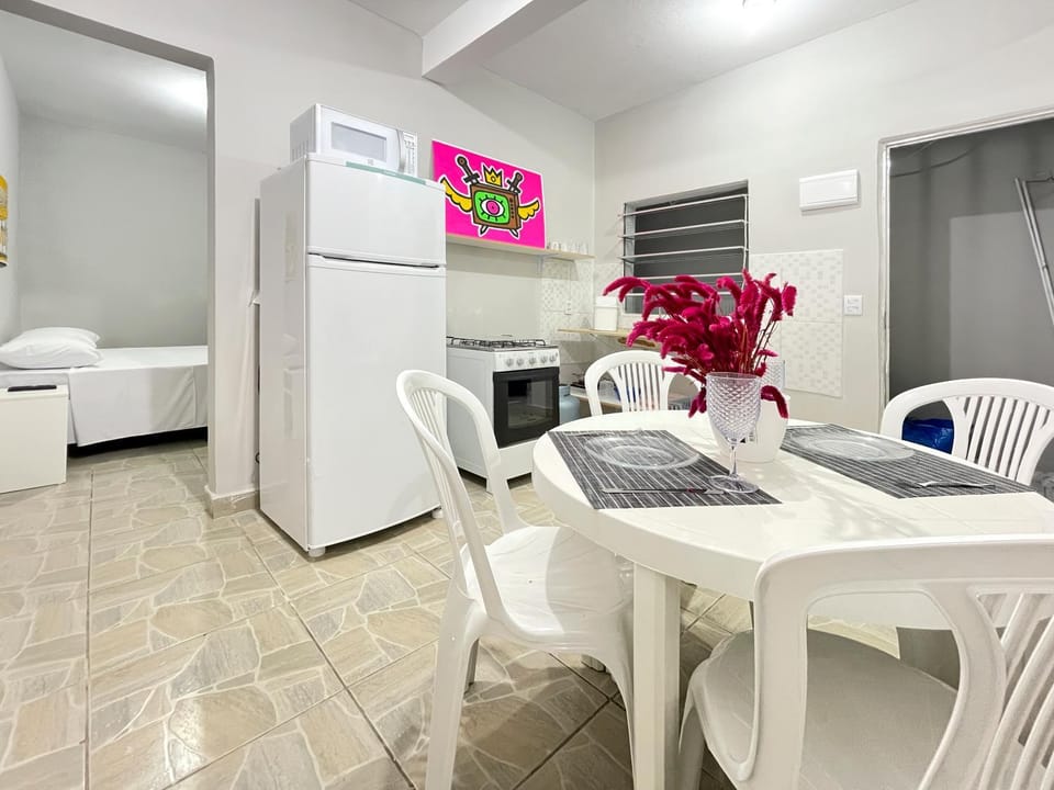 Kitchen or kitchenette, Dining area, oven, stove