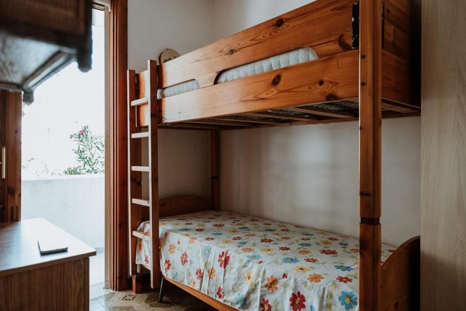 Bedroom, bunk bed