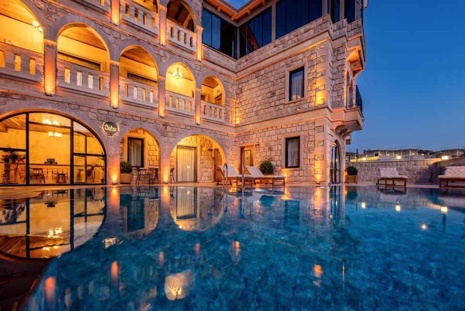 Property building, Night, Pool view, Swimming pool, sunbed