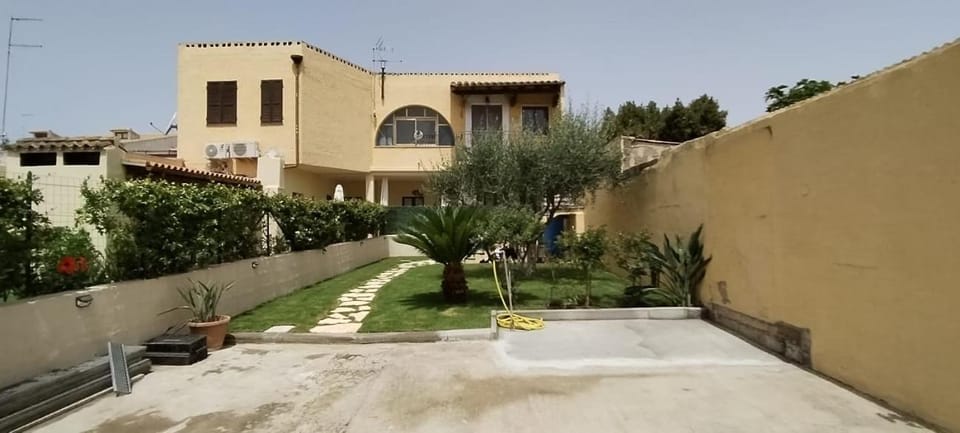 Property building, Garden, Garden view