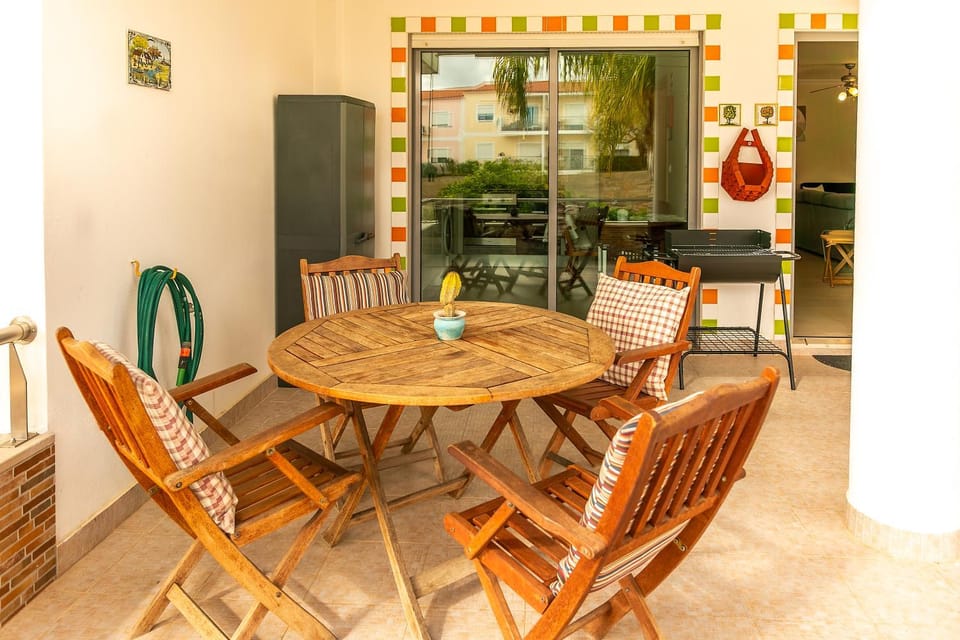 Patio, Day, Seating area, Dining area