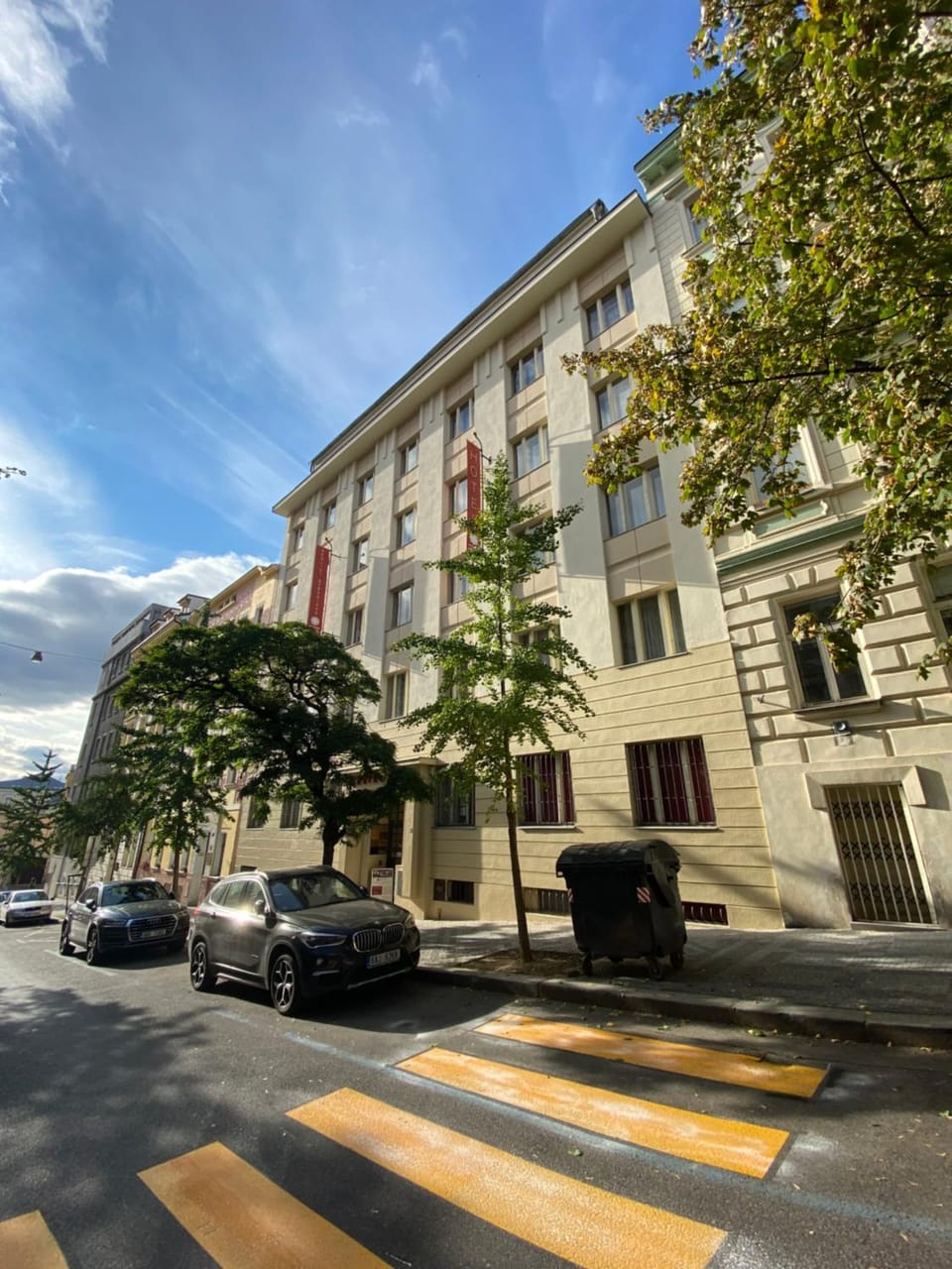 Facade/entrance