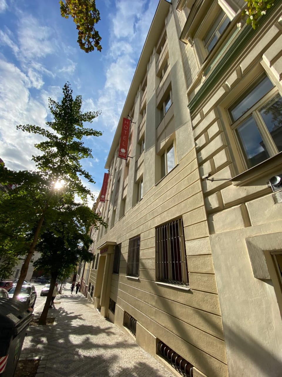 Facade/entrance