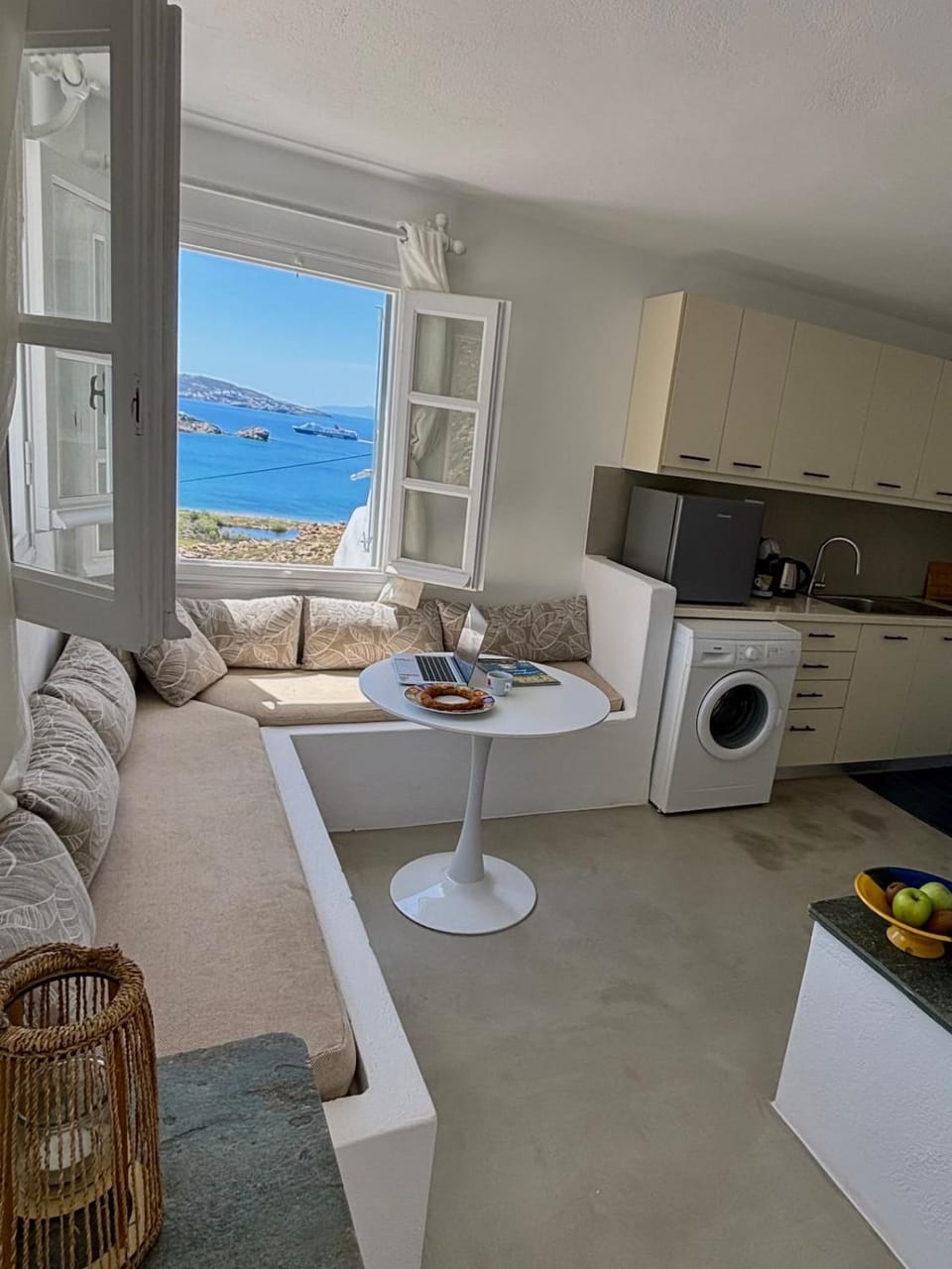 Blue and white Mykonos Apartment in Mykonos, Mikonos 846 00, Greece