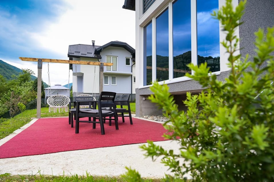 Property building, Balcony/Terrace, Garden view