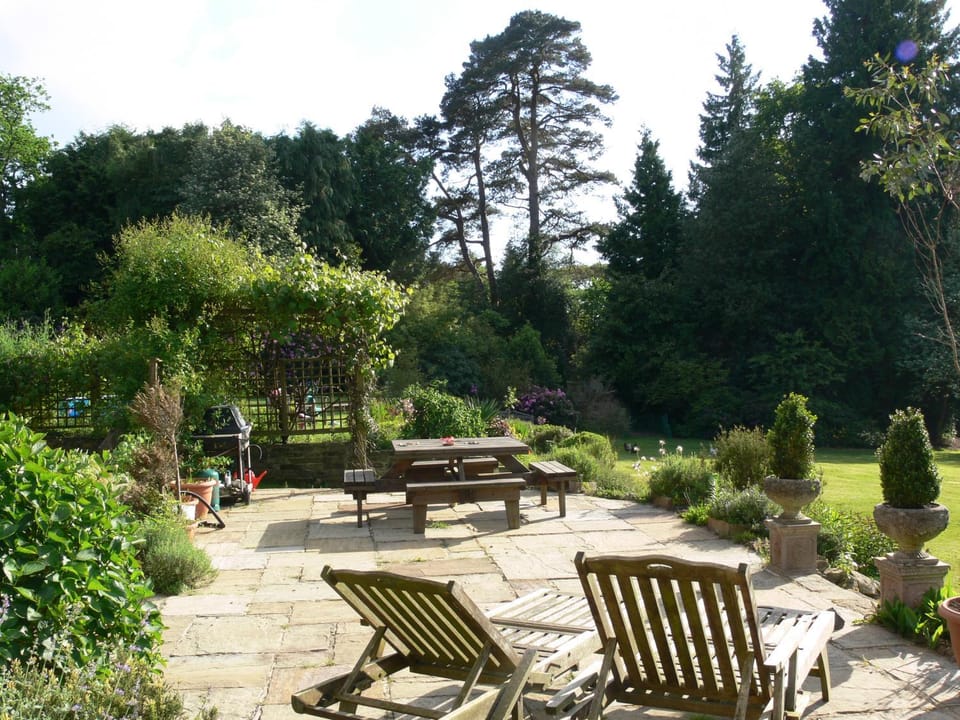 Victorian Country House with large garden Country House in Chichester District