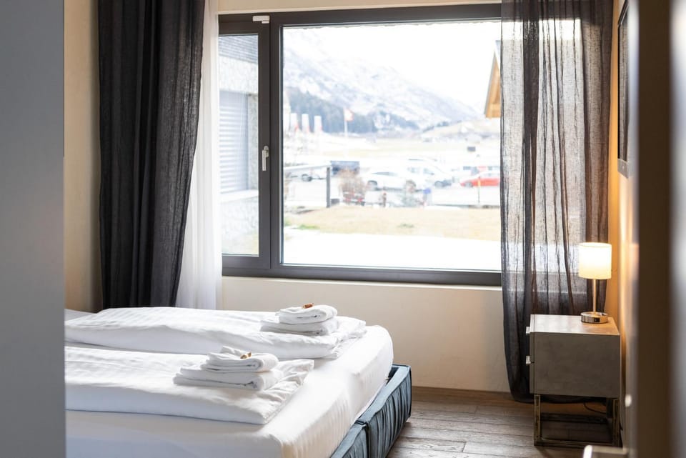 Bed, Natural landscape, Photo of the whole room, Bedroom, Mountain view, towels