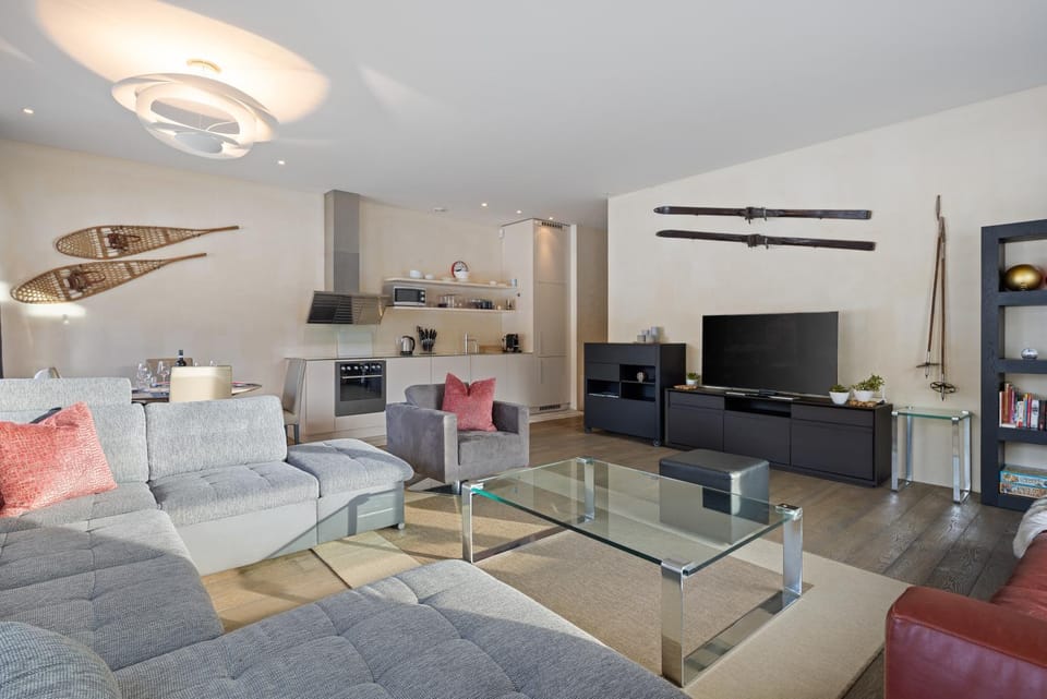 TV and multimedia, Kitchen or kitchenette, Living room, Seating area