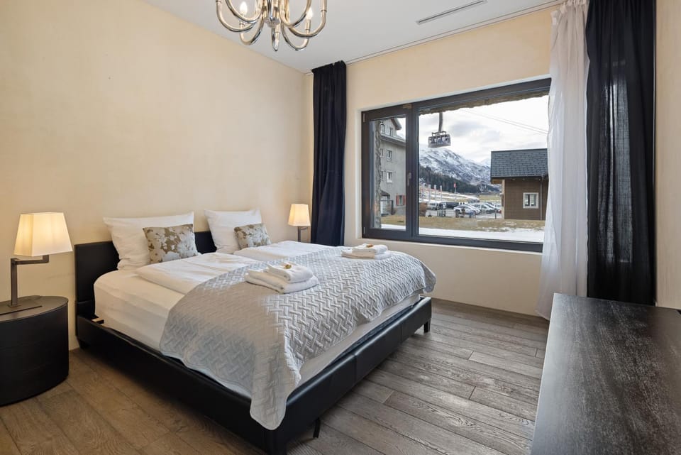Bed, Natural landscape, Photo of the whole room, Bedroom, Mountain view